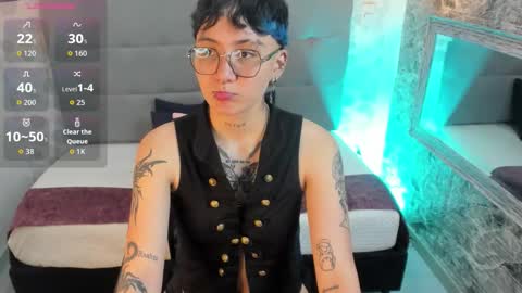 Snapshot of emahills__axelrose chatting on 10/20/25, 02:12 emahills__axelrose online show from 10/20/25, 02:12