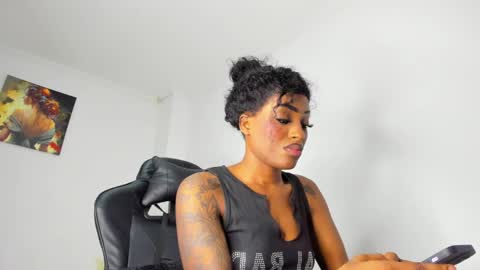 Snapshot of emattaylor chatting on 01/05/25, 01:47 . online show from 01/05/25, 01:47