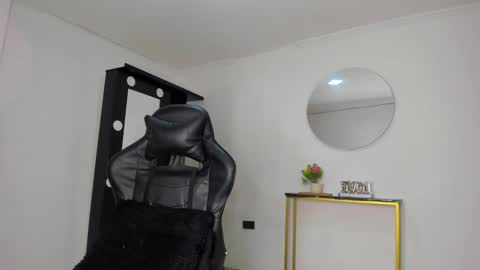 Snapshot of emattaylor chatting on 12/03/25, 10:57 . online show from 12/03/25, 10:57