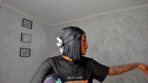 Snapshot of emattaylor chatting on 12/16/25, 11:04 . online show from 12/16/25, 11:04