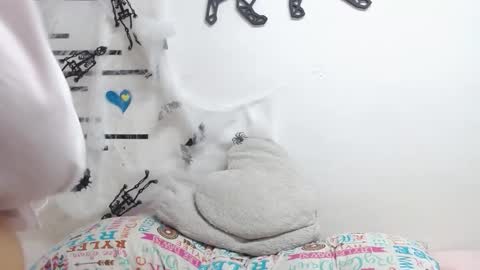 Snapshot of emawalker_ chatting on 10/26/25, 12:44 Ema Walker online show from 10/26/25, 12:44