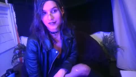 Snapshot of embers_of_eternity chatting on 12/13/24, 07:47 Ellie online show from 12/13/24, 07:47