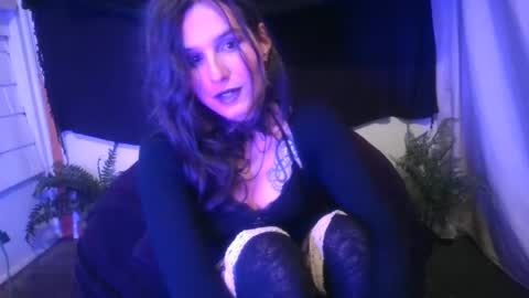 Snapshot of embers_of_eternity chatting on 01/04/25, 01:10 Ellie online show from 01/04/25, 01:10
