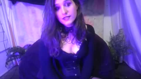 Snapshot of embers_of_eternity chatting on 01/18/25, 02:03 Ellie online show from 01/18/25, 02:03
