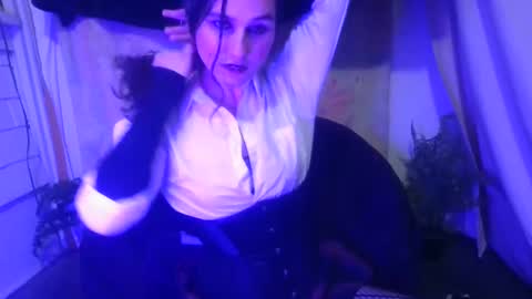 Snapshot of embers_of_eternity chatting on 01/20/25, 04:10 Ellie online show from 01/20/25, 04:10