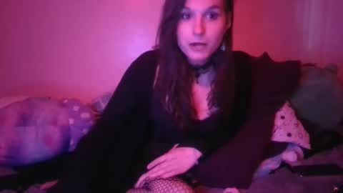 Snapshot of embers_of_eternity chatting on 02/12/25, 12:05 Ellie online show from 02/12/25, 12:05