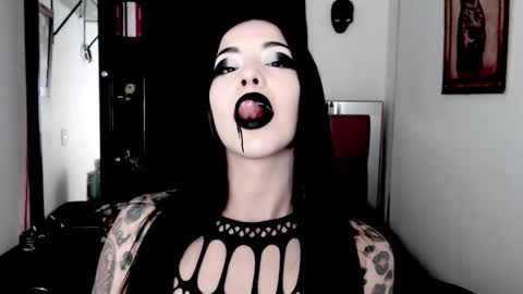 Emerald Black online show from 12/18/25, 06:41