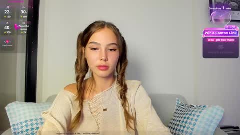 Snapshot of emelia_fox chatting on 01/14/25, 08:26 Emmy the sly little fox HTP is open an unforgettable show awaits you. I undress in private online show from 01/14/25, 08:26