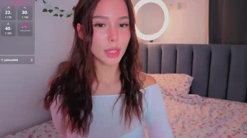 Snapshot of emelia_fox chatting on 09/17/25, 10:44 Emmy the sly little fox HTP is open an unforgettable show awaits you. I undress in private online show from 09/17/25, 10:44