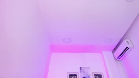 Snapshot of emelie_89 chatting on 12/21/24, 02:37 emelie_89 online show from 12/21/24, 02:37