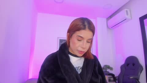Snapshot of emelie_89 chatting on 12/29/24, 11:50 emelie_89 online show from 12/29/24, 11:50