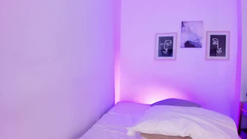 Snapshot of emelie_89 chatting on 01/07/25, 02:51 emelie_89 online show from 01/07/25, 02:51