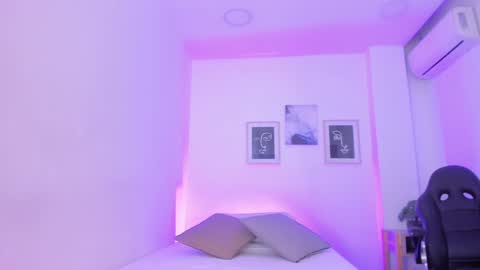 Snapshot of emelie_89 chatting on 01/14/25, 11:53 emelie_89 online show from 01/14/25, 11:53