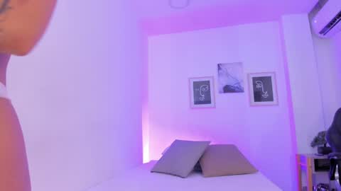 Snapshot of emelie_89 chatting on 02/08/25, 11:44 emelie_89 online show from 02/08/25, 11:44