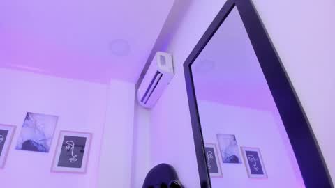 Snapshot of emelie_89 chatting on 02/11/25, 03:18 emelie_89 online show from 02/11/25, 03:18