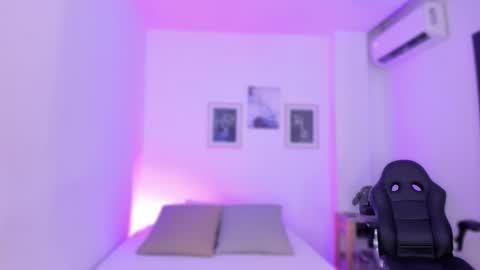Snapshot of emelie_89 chatting on 02/12/25, 11:40 emelie_89 online show from 02/12/25, 11:40
