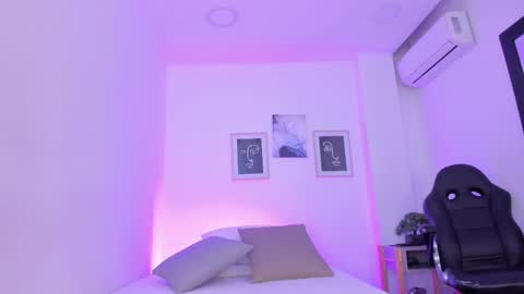 Snapshot of emelie_89 chatting on 02/19/25, 12:22 emelie_89 online show from 02/19/25, 12:22