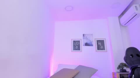 Snapshot of emelie_89 chatting on 02/27/25, 11:41 emelie_89 online show from 02/27/25, 11:41
