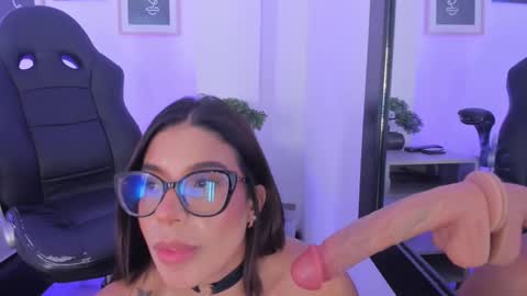 Snapshot of emelie_89 chatting on 03/03/25, 06:22 emelie_89 online show from 03/03/25, 06:22