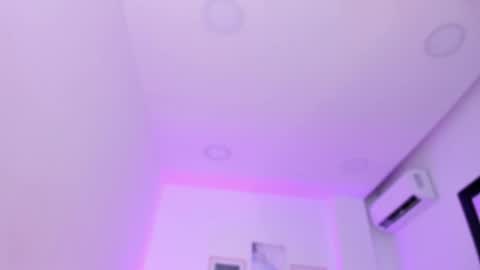 Snapshot of emelie_89 chatting on 03/06/25, 11:58 emelie_89 online show from 03/06/25, 11:58