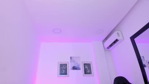 Snapshot of emelie_89 chatting on 03/07/25, 12:01 emelie_89 online show from 03/07/25, 12:01