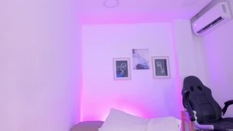 Snapshot of emelie_89 chatting on 03/07/25, 03:07 emelie_89 online show from 03/07/25, 03:07