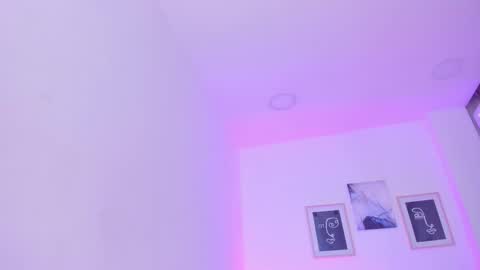 Snapshot of emelie_89 chatting on 03/08/25, 12:20 emelie_89 online show from 03/08/25, 12:20