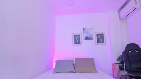 Snapshot of emelie_89 chatting on 03/10/25, 11:53 emelie_89 online show from 03/10/25, 11:53