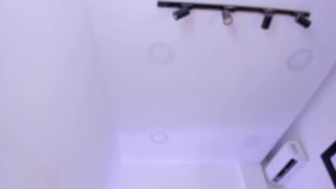 Snapshot of emelie_89 chatting on 09/30/25, 11:48 emelie_89 online show from 09/30/25, 11:48