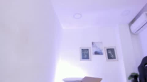 Snapshot of emelie_89 chatting on 10/06/25, 11:29 emelie_89 online show from 10/06/25, 11:29