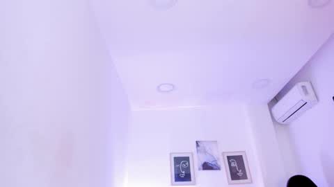 Snapshot of emelie_89 chatting on 10/09/25, 12:03 emelie_89 online show from 10/09/25, 12:03