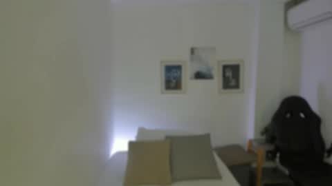 Snapshot of emelie_89 chatting on 10/22/25, 12:05 emelie_89 online show from 10/22/25, 12:05