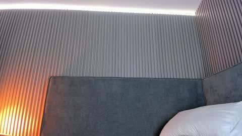 Snapshot of emelie_89 chatting on 11/12/25, 11:43 emelie_89 online show from 11/12/25, 11:43