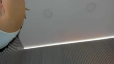 Snapshot of emelie_89 chatting on 12/20/25, 11:39 emelie_89 online show from 12/20/25, 11:39