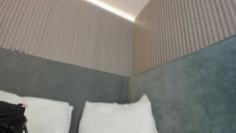 Snapshot of emelie_89 chatting on 12/21/25, 12:01 emelie_89 online show from 12/21/25, 12:01