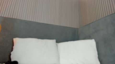 Snapshot of emelie_89 chatting on 12/22/25, 11:40 emelie_89 online show from 12/22/25, 11:40