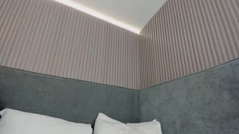 Snapshot of emelie_89 chatting on 01/14/26, 12:00 emelie_89 online show from 01/14/26, 12:00