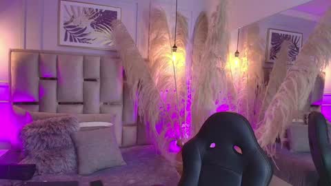 Snapshot of emelie_ch_ chatting on 01/18/25, 12:35 Emily  online show from 01/18/25, 12:35