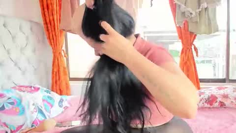 Snapshot of emely_garcia chatting on 11/21/25, 01:21 Emely online show from 11/21/25, 01:21