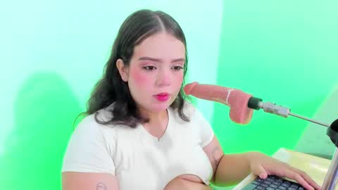 Snapshot of emely_pregnant1 chatting on 02/04/26, 12:05 Emy online show from 02/04/26, 12:05