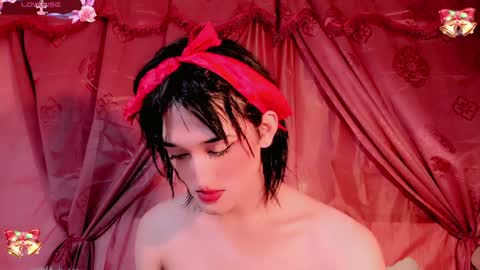 Snapshot of emely_rous chatting on 12/14/24, 10:02 Emely Rous online show from 12/14/24, 10:02