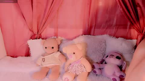 Snapshot of emely_rous chatting on 12/20/24, 05:14 Emely Rous online show from 12/20/24, 05:14