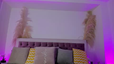 Snapshot of emelyy_carter chatting on 12/19/24, 07:51 Emy online show from 12/19/24, 07:51