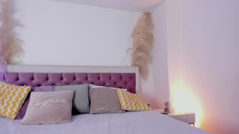 Snapshot of emelyy_carter chatting on 01/13/25, 07:42 Emy online show from 01/13/25, 07:42