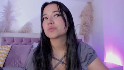 Snapshot of emelyy_carter chatting on 02/12/25, 10:48 Emy online show from 02/12/25, 10:48