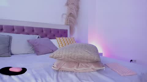 Snapshot of emelyy_carter chatting on 03/06/25, 07:54 Emy online show from 03/06/25, 07:54