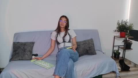 Snapshot of emerald_sparkles chatting on 09/13/25, 05:35 sabrina online show from 09/13/25, 05:35