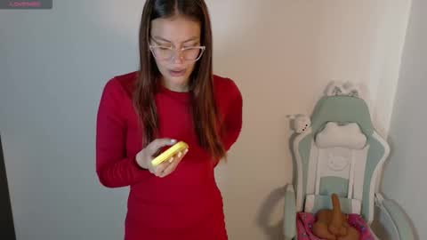 Snapshot of emerald_sparkles chatting on 10/22/25, 04:51 sabrina online show from 10/22/25, 04:51