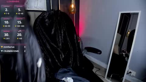 Snapshot of emeralda_co chatting on 10/25/25, 01:13 Esmeralda online show from 10/25/25, 01:13