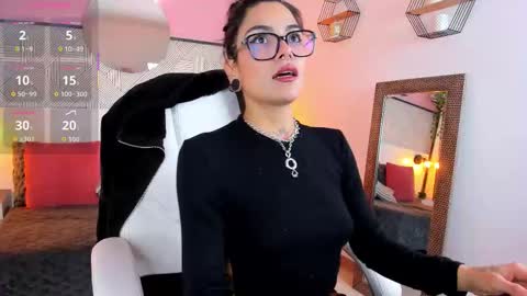 Snapshot of emeralda_co chatting on 11/07/25, 01:11 Esmeralda online show from 11/07/25, 01:11